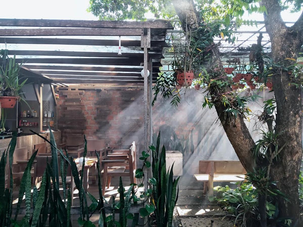 Homestay Vuon Nhan Plây Ku Exterior foto